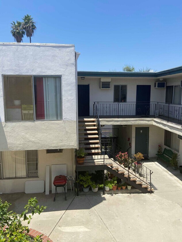 Foto principal - 5744 Laurel Canyon Blvd