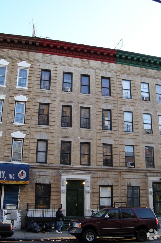 Foto principal - 835 E 156th St