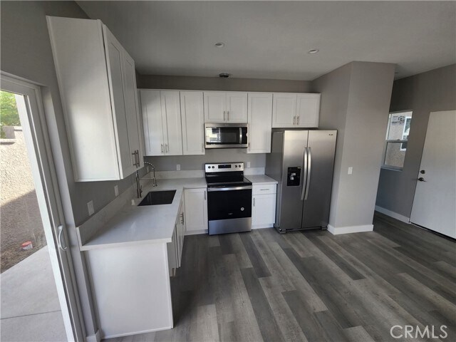 Building Photo - 984 El Camino Dr