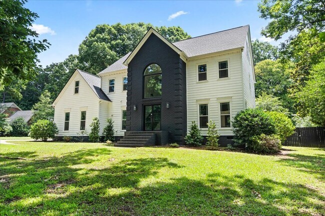 Building Photo - Fully Furnished & Completely Remodeled Luxury Home