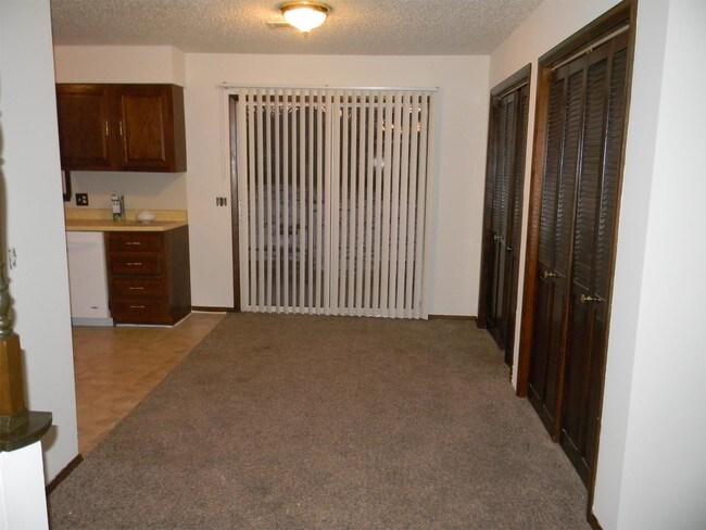 Building Photo - 860 Limbaugh Dr