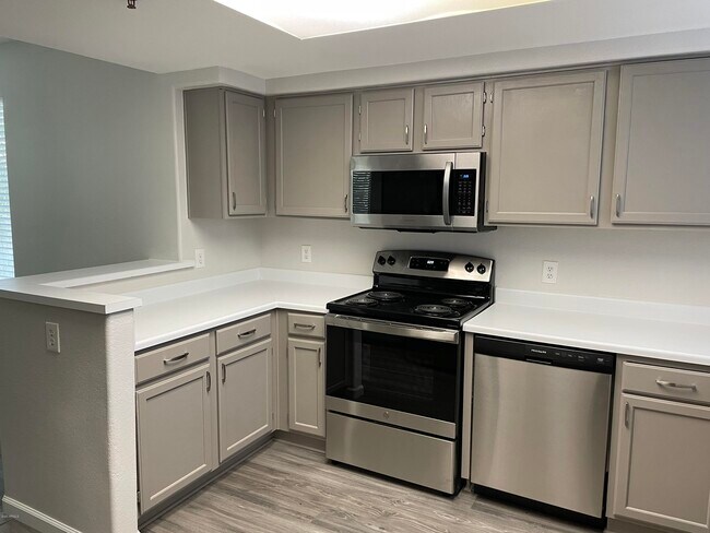 Building Photo - 4925 E Desert Cove Ave