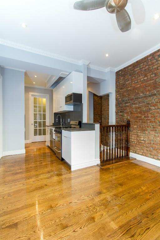 Foto principal - 334 E 100th St