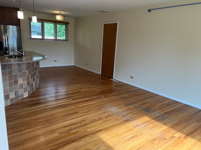 Building Photo - 1520 N Fernandez Pl