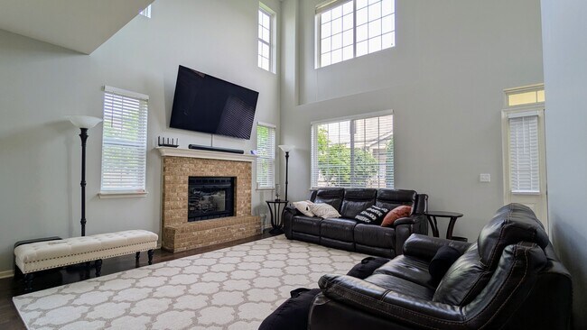 Foto del edificio - 331 Robin Glen Ln