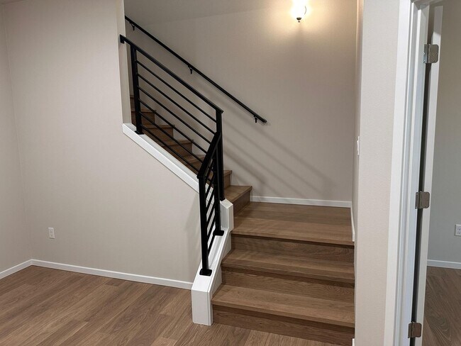 Foto del edificio - Beautiful Spanaway Home! Apply Today