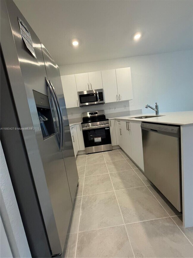 Foto del edificio - 676 SE 14th St