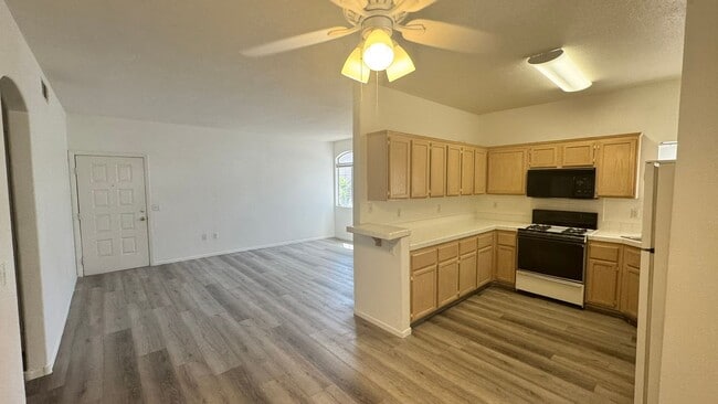 Foto del edificio - Gated Community 2 bedroom 1 car garage