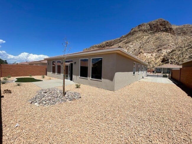 Building Photo - 2446 S 630 W