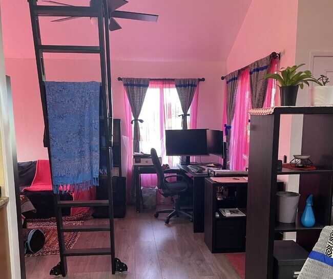 Foto del edificio - 4772 Tiara Dr