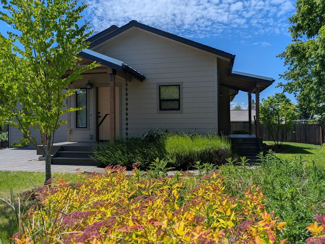 Foto del edificio - Gorgeous 2-Bedroom, 2-Bath Home In Eugene!