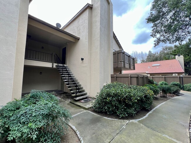 Building Photo - Newly updated one bedroom in desirable Tim...