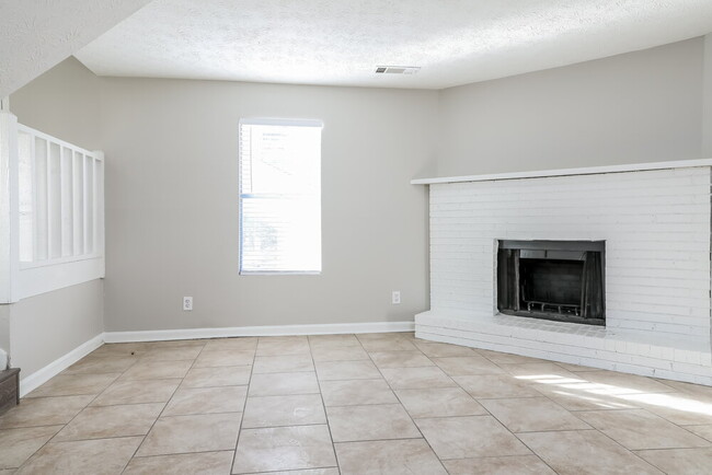 Foto del edificio - 4000 Chimney Ridge Way