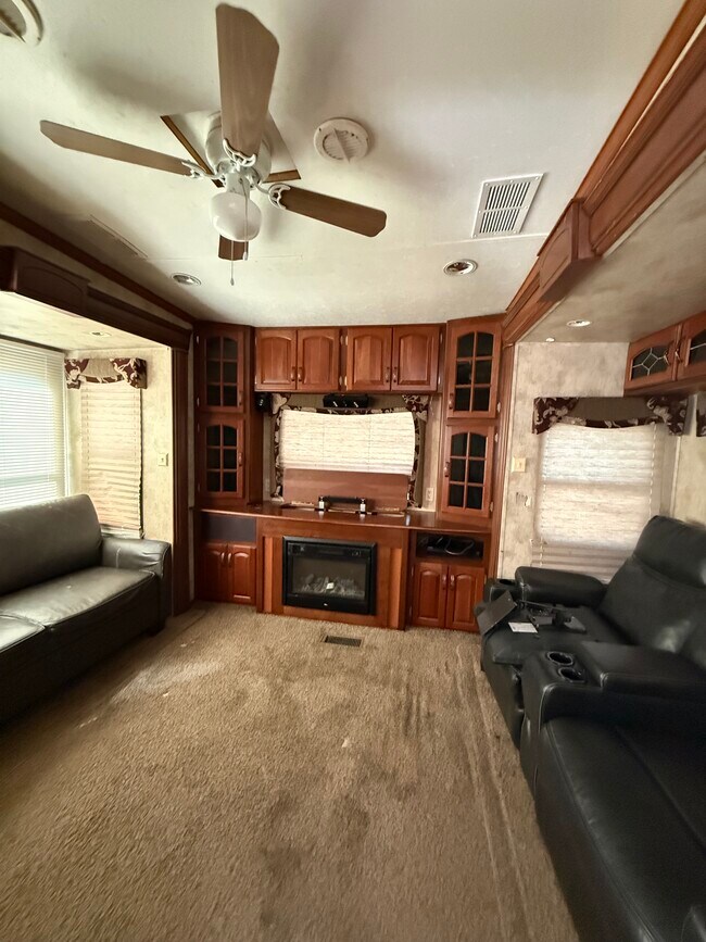 Building Photo - 343