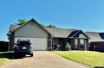 Building Photo - 8105 Huntington Way