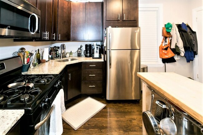 Photo - 2019 N Hoyne Ave Apartment