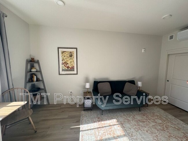 Foto del edificio - 2475 Victoria Ave