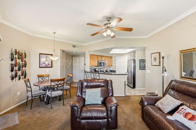 Foto del edificio - 10030 W Indian School Rd