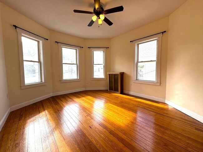 Foto del edificio - 24 Weld Hill St