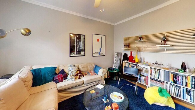Foto del edificio - 1337 W Addison St