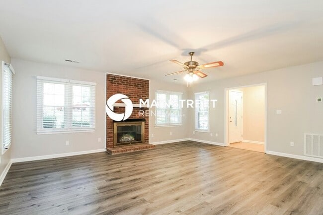 Building Photo - 3 Bedroom Pet-Friendly Home in Pfafftown, ...