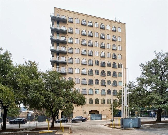 Building Photo - 507 Sabine St