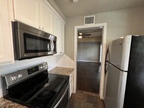Building Photo - 300 W Dexter Dr