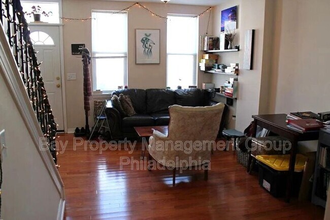 Foto del edificio - 2441 E Oakdale St