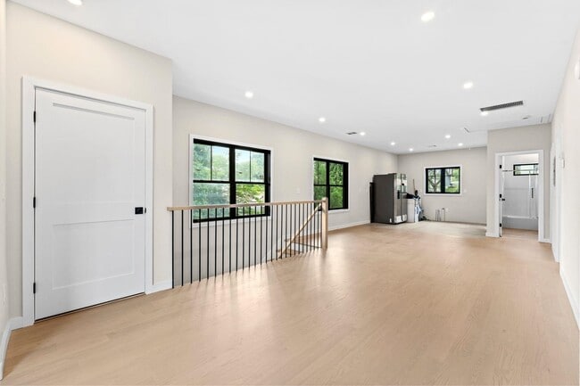 Building Photo - 165 Jefferson Ave