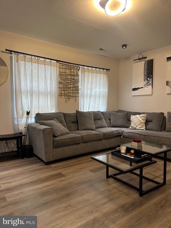 Foto del edificio - 2841 Comly Rd