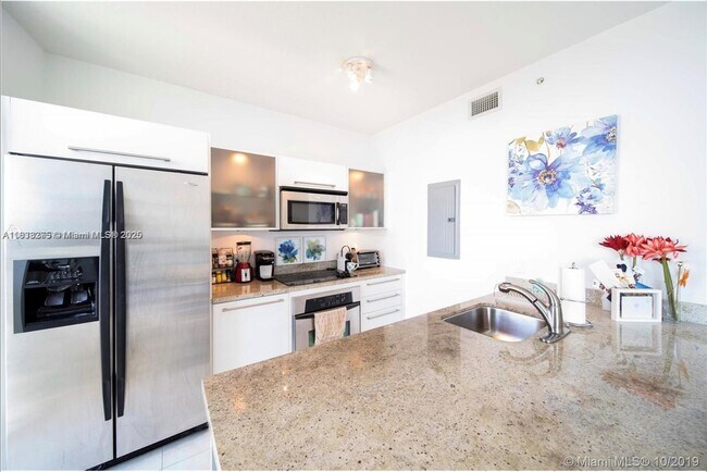Foto del edificio - 185 SW 7th St