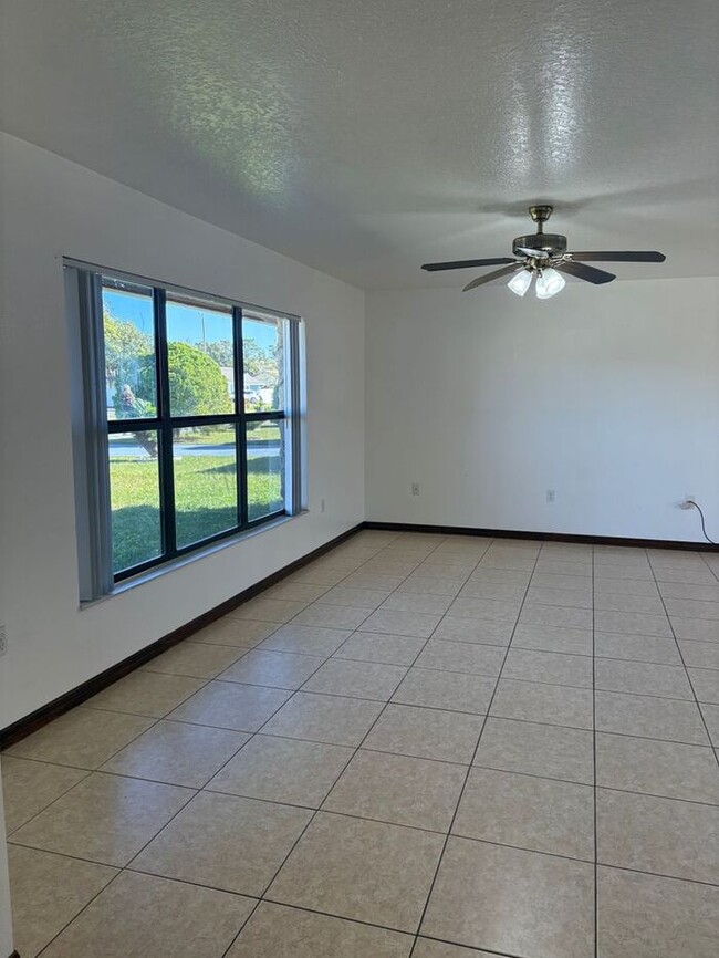 Building Photo - Single Family Home in Poinciana