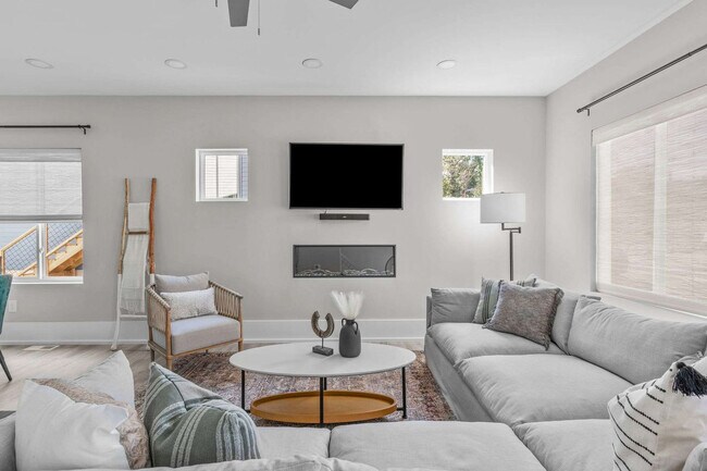 Foto del edificio - 3319A Fayetteville St