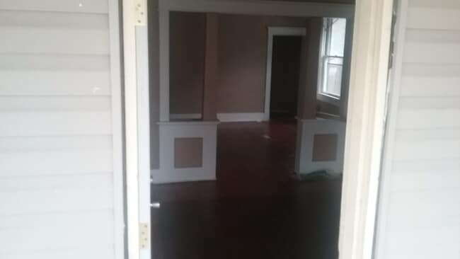 Building Photo - 1122 Madeline St
