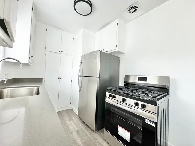 Foto del edificio - 1010 N Orange Grove Ave