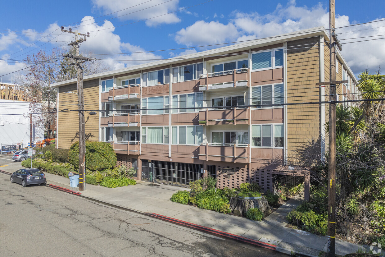 Primary Photo - The Mark Twain Condominiums