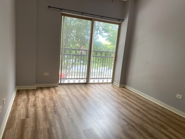 Building Photo - 1155 W Roosevelt Rd
