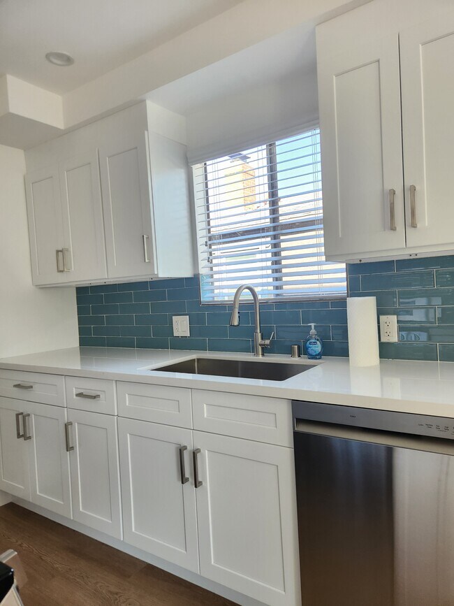 Building Photo - 2336 34th St