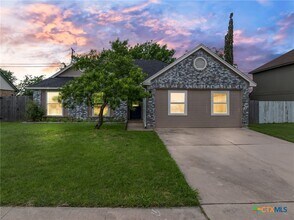 Building Photo - 2804 Bluejay Dr