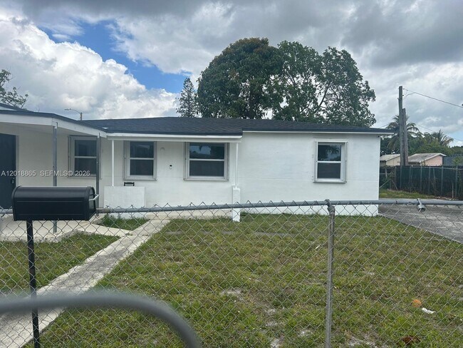 Foto del edificio - 1835 NW 122nd St