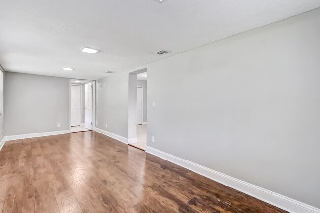 Building Photo - 5761 Lake Lucina Dr S