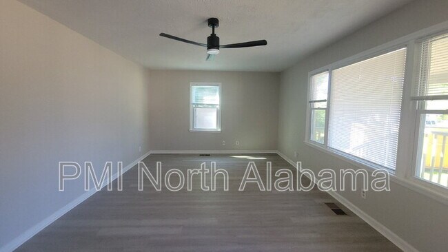 Foto del edificio - 3901 Newson Rd SW