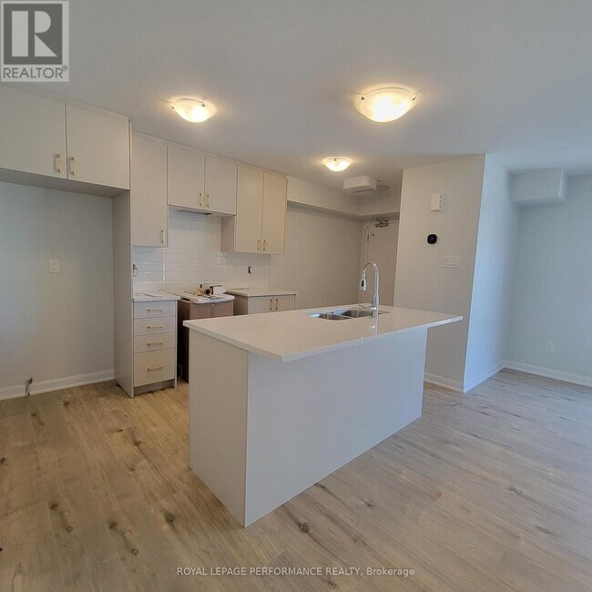 Building Photo - 809 Arcadian Private