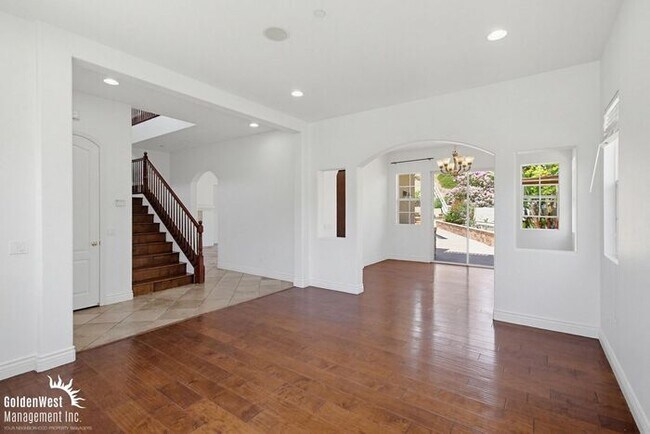 Building Photo - Elegant 5Bdm 3Ba Hilltop Home In Fallbrook!