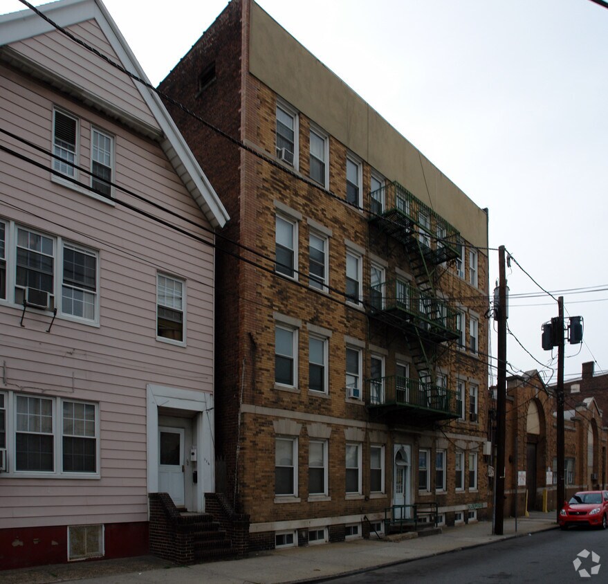 Foto principal - 110-112 Monroe St