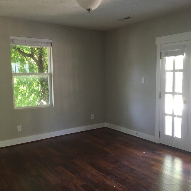 Foto del edificio - 301 N. Almond Street #5