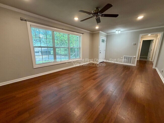 Foto del edificio - 2120 Garner Ln