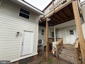 Building Photo - 512 Caroline St