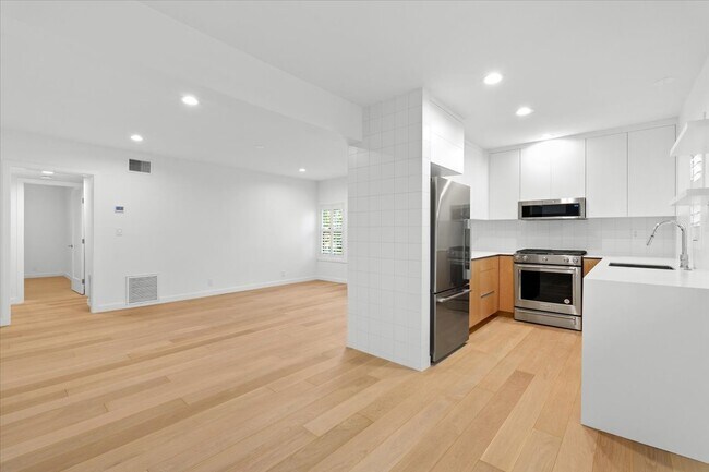 Building Photo - 612 Huntley Dr