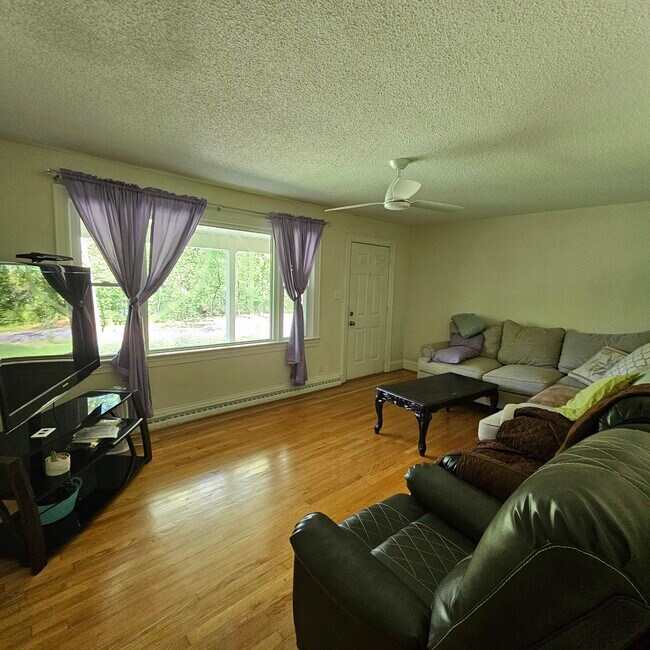 Foto del edificio - 548 Greenway Dr
